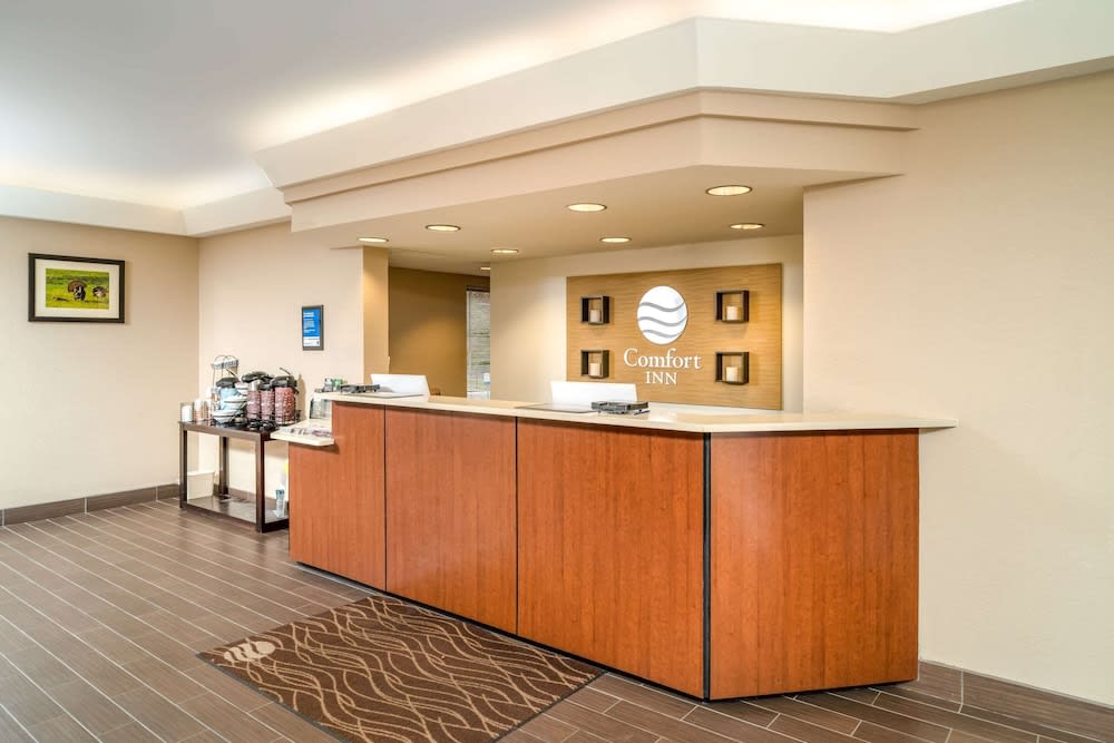 Comfort Inn & Suites Grundy 2