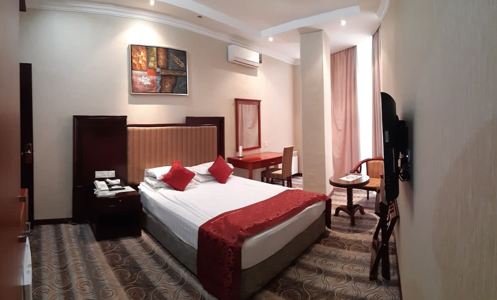 Royal Hotel 1