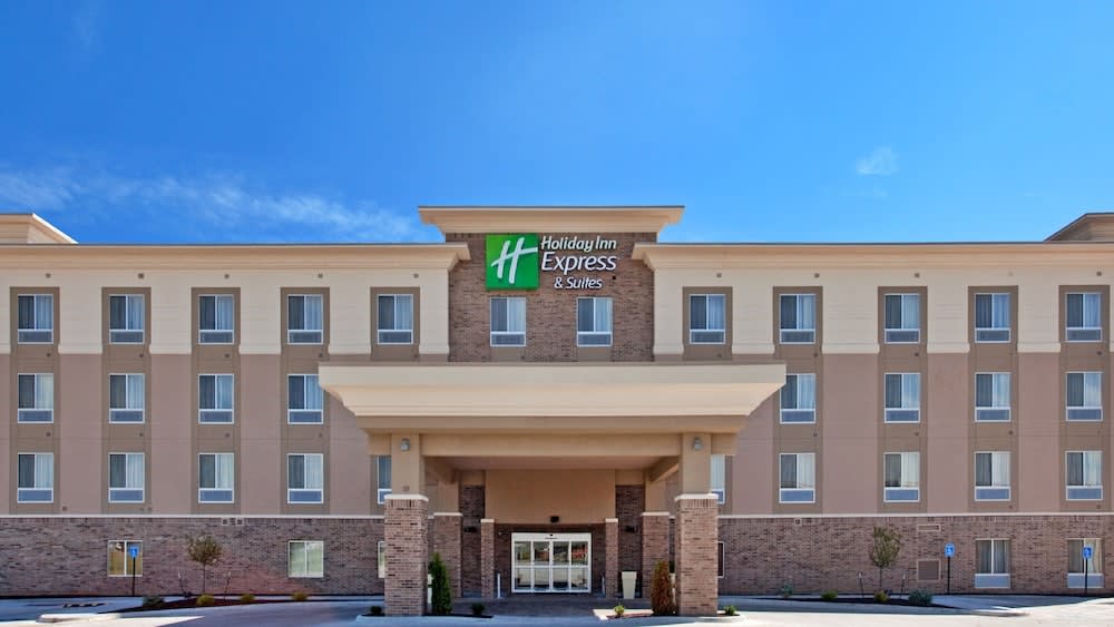 Holiday Inn Express & Suites TOPEKA NORTH by IHG 1