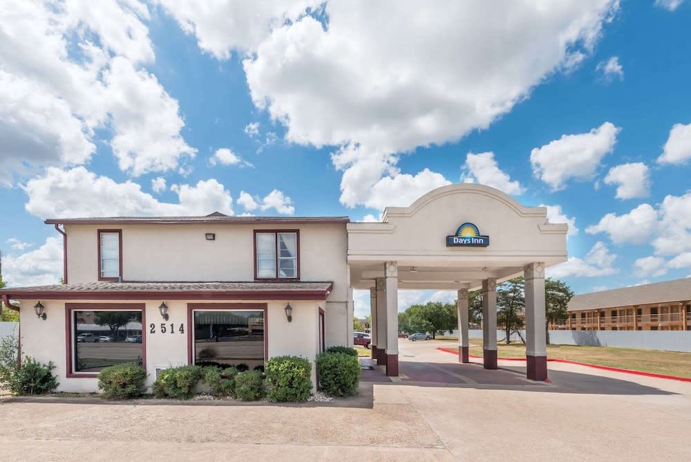 Days Inn by Wyndham Bryan College Station 1