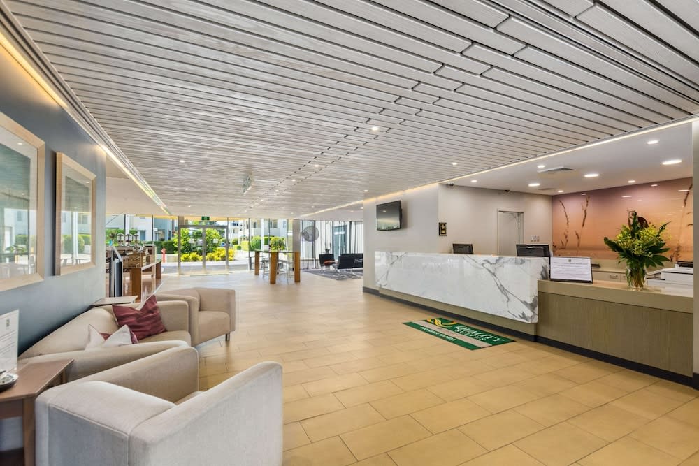 Quality Suites Pioneer Sands 2