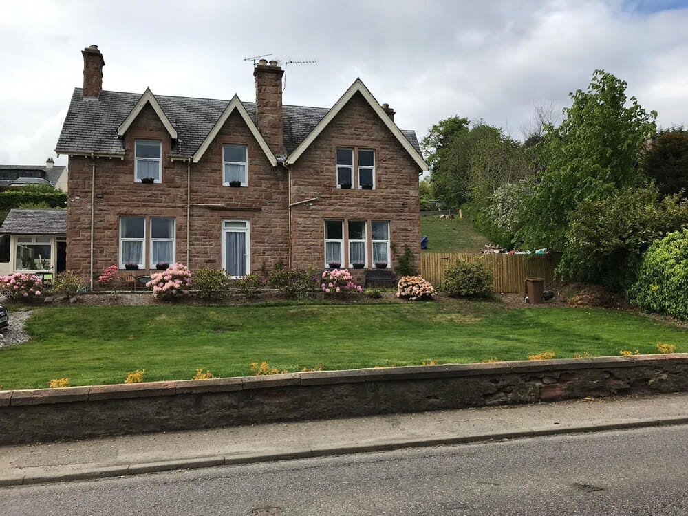 Cromarty View Guest House Accommodations & B&B 1