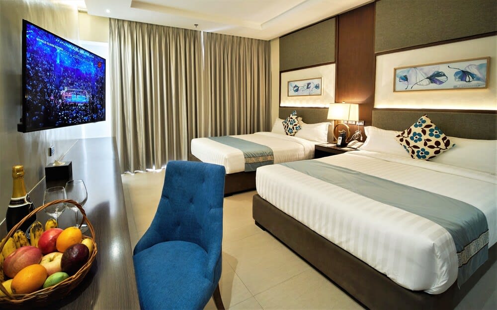J7 Plaza Hotel 1