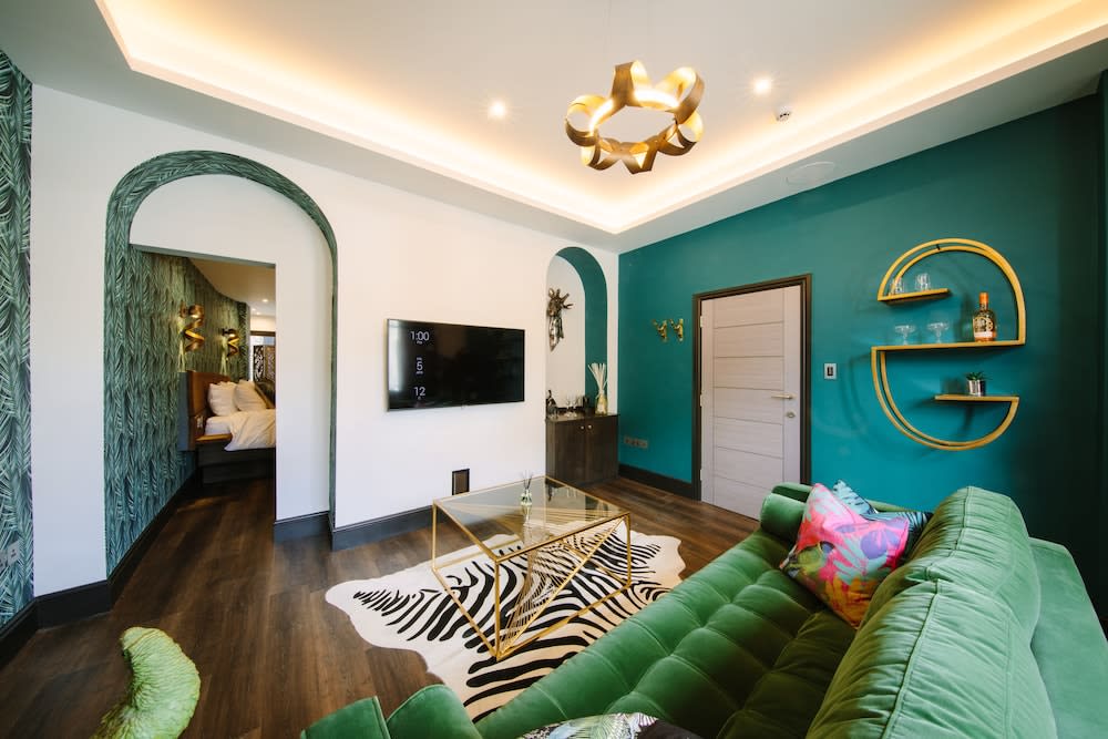 Absoluxe Suites 1