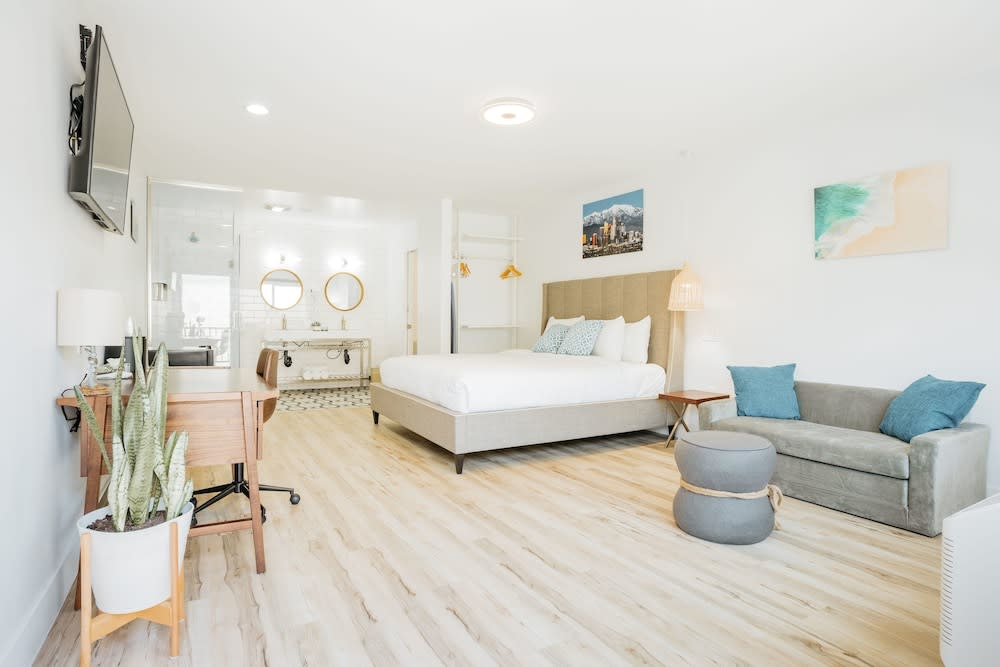 The Belmont Shore Inn 1
