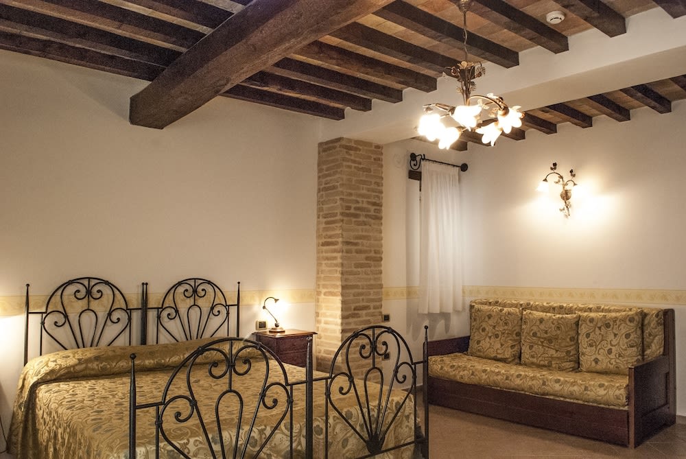 Palazzo Brunamonti Boutique Hotel 2