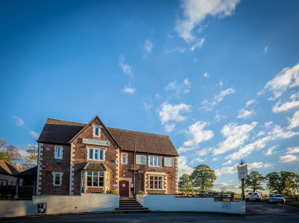 The Beacon & Railway Hotel 1