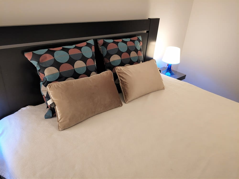 Sleep & Go Faro Airport Guest House 1