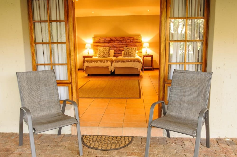Safari Club Guest Lodge OR Tambo International Airport 1