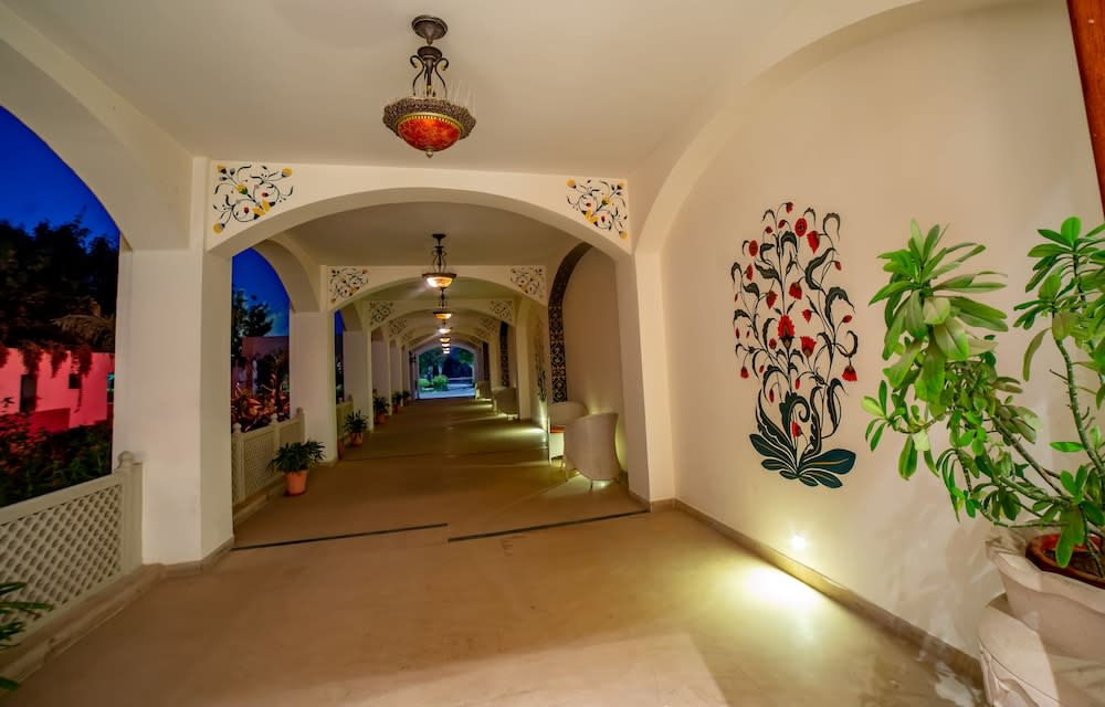 Ramada by Wyndham Jaipur Jaisinghpura 2