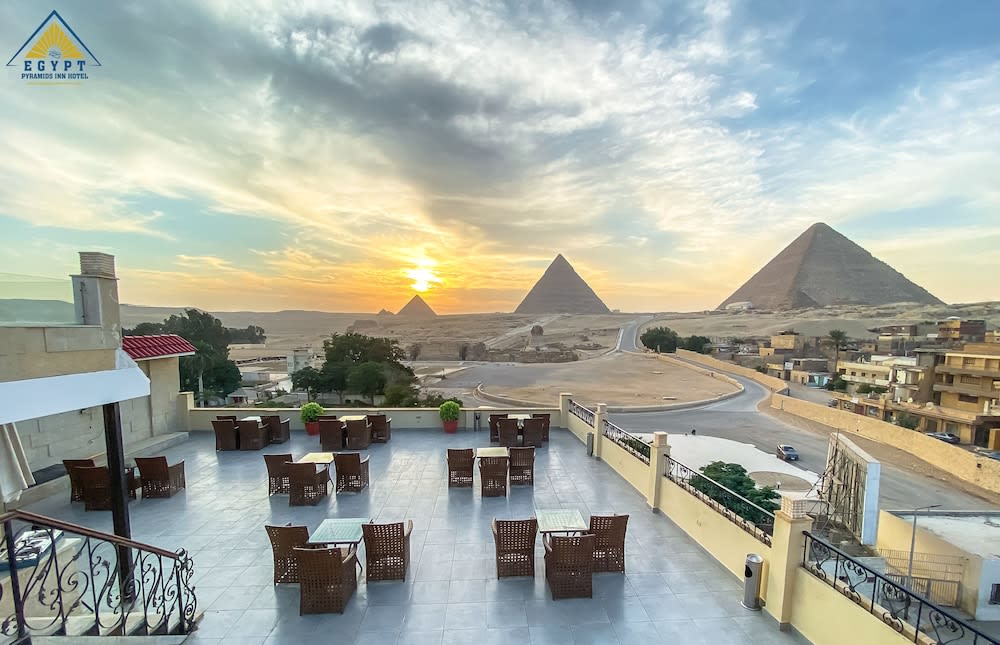Egypt Pyramids Inn 1
