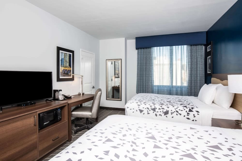 La Quinta Inn And Suites By Wyndham Long Island City 5