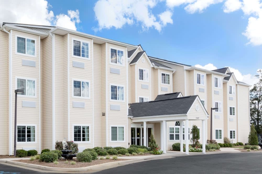 Microtel Inn & Suites by Wyndham Ozark 1