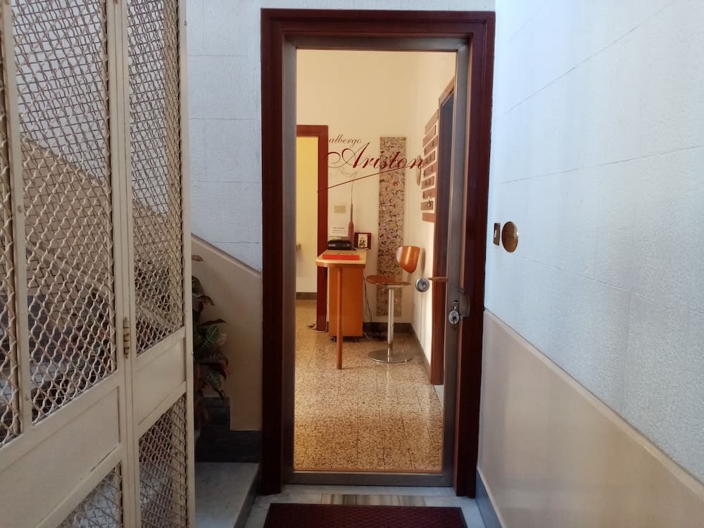 Ariston Petit Hotel 1