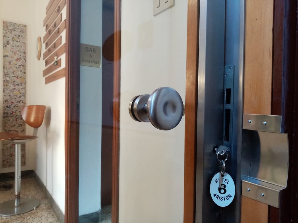 Ariston Petit Hotel 2