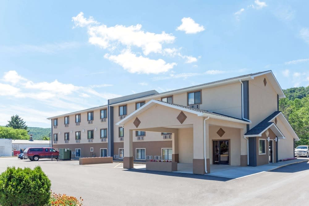Super 8 by Wyndham Bath Hammondsport Area 1
