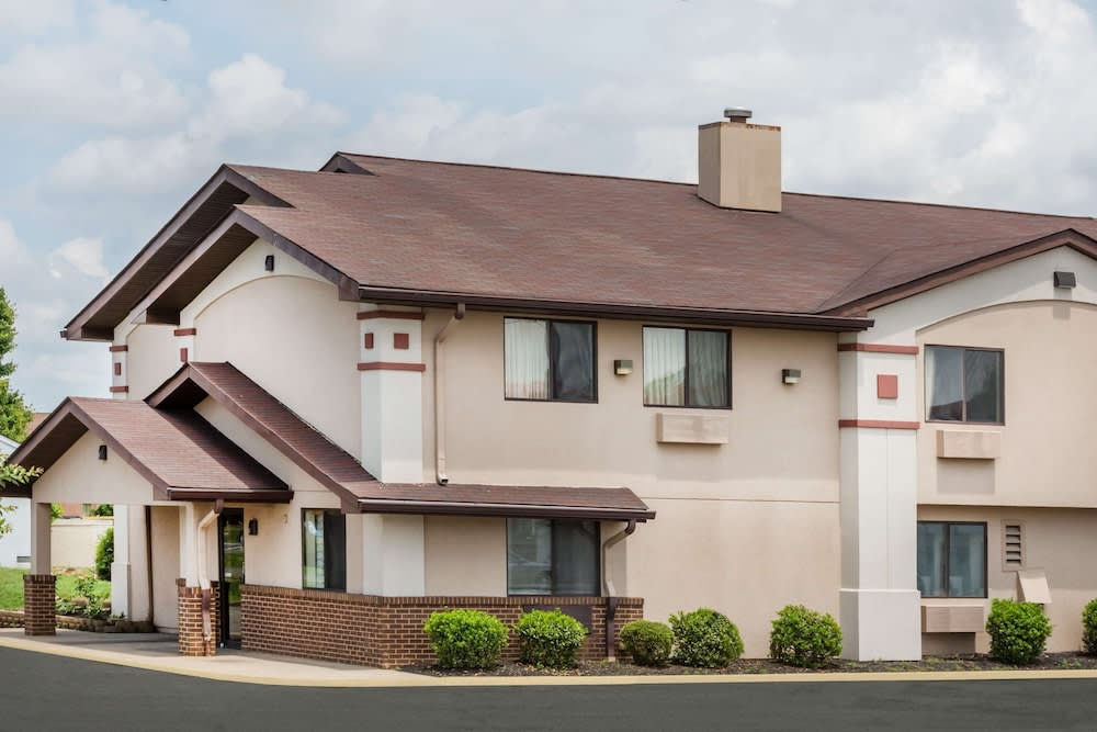 Super 8 by Wyndham Tappahannock VA 1