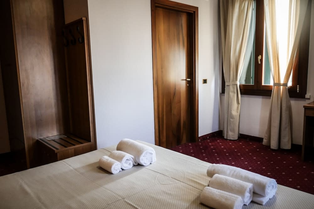 VILLANOVA HOTEL 2