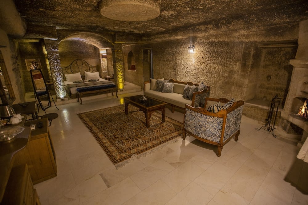 Divan Cave House 2