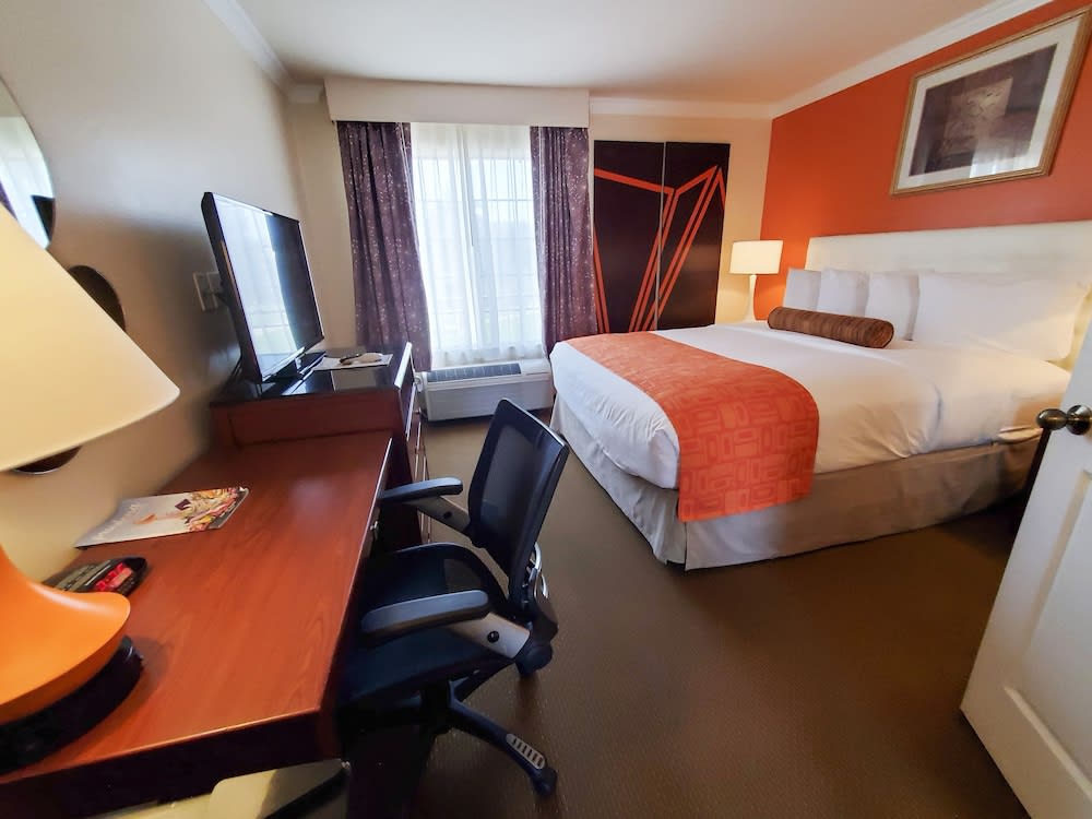 Howard Johnson by Wyndham Pasadena 4