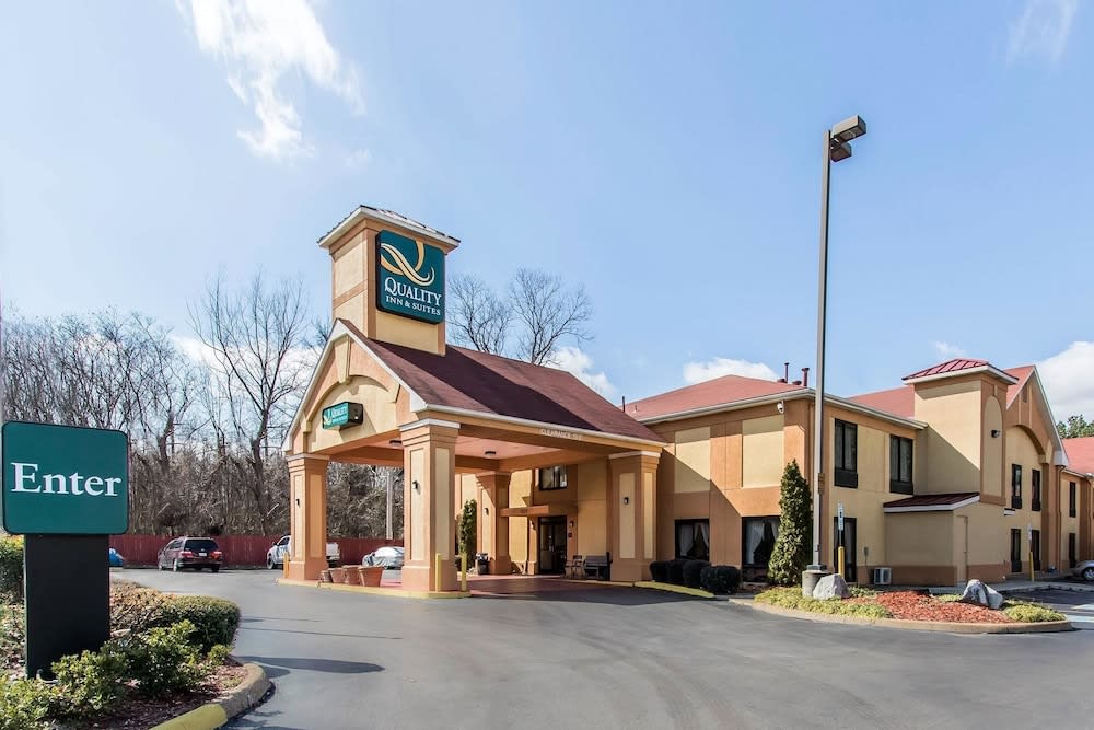 Quality Inn & Suites Memphis East 1