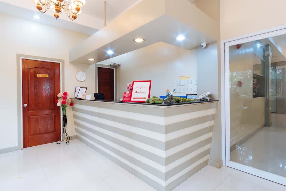 RedDoorz Premium @ Gabinete Road Palawan 2