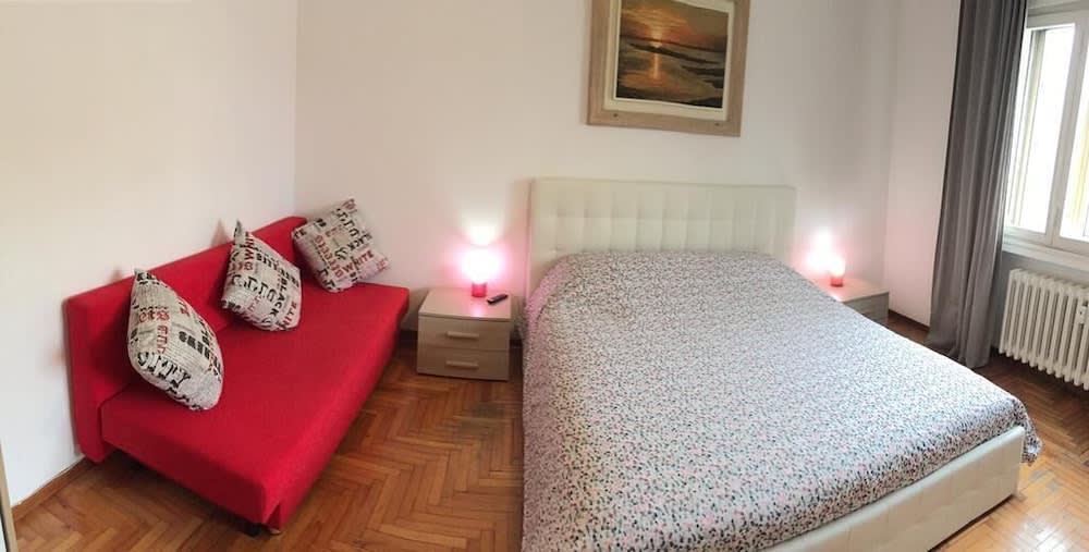 PANG'S GUESTHOUSE 2