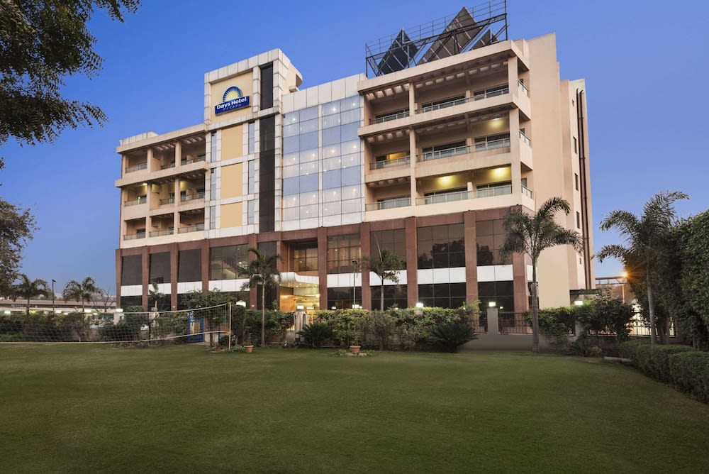 Days Hotel By Wyndham Neemrana 1