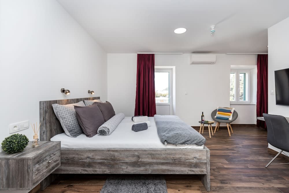 Apinelo Port Rooms 1
