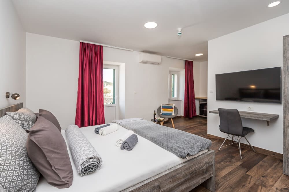 Apinelo Port Rooms 2