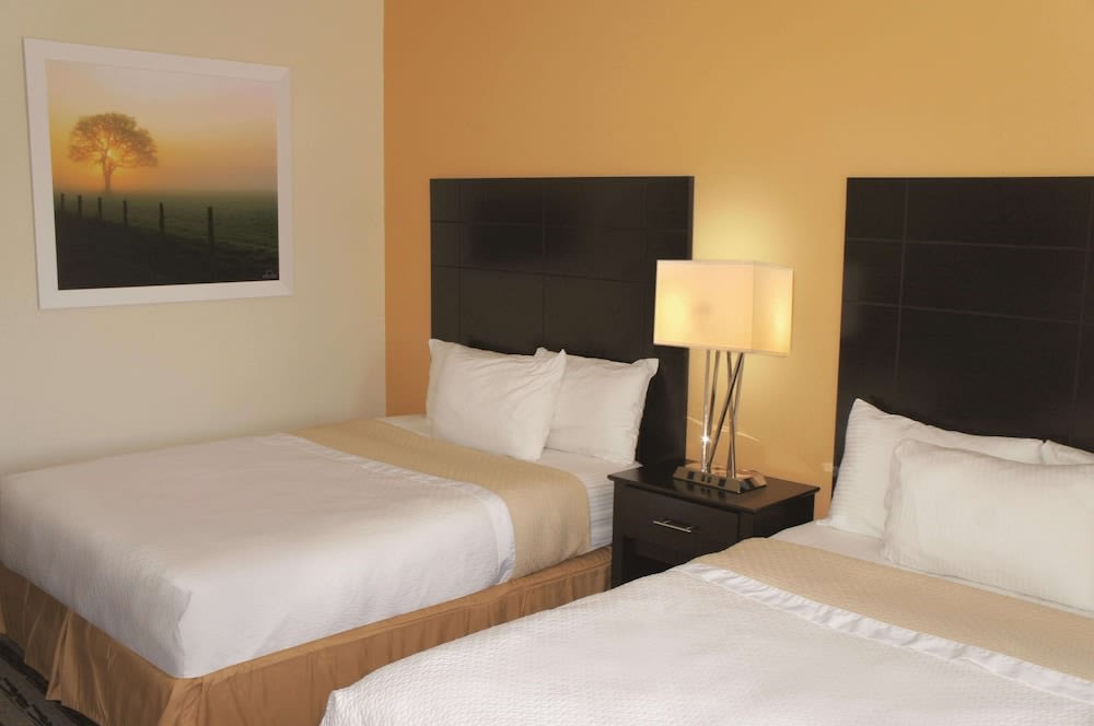 La Quinta Inn by Wyndham Lincoln 4