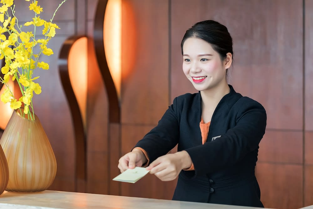 Huaqiang Plaza Hotel Shenzhen, Enjoy Complimentary Mini Bar & Night Snack, Add breakfast - enjoy complimentary afternoon tea 3