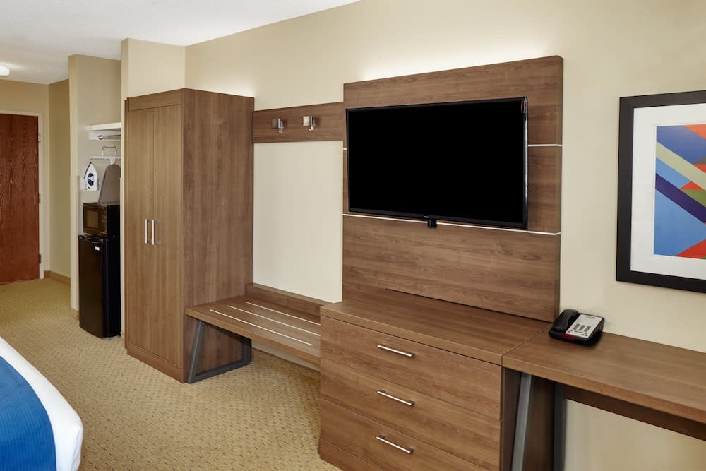 Holiday Inn Express Sheboygan-Kohler by IHG 3