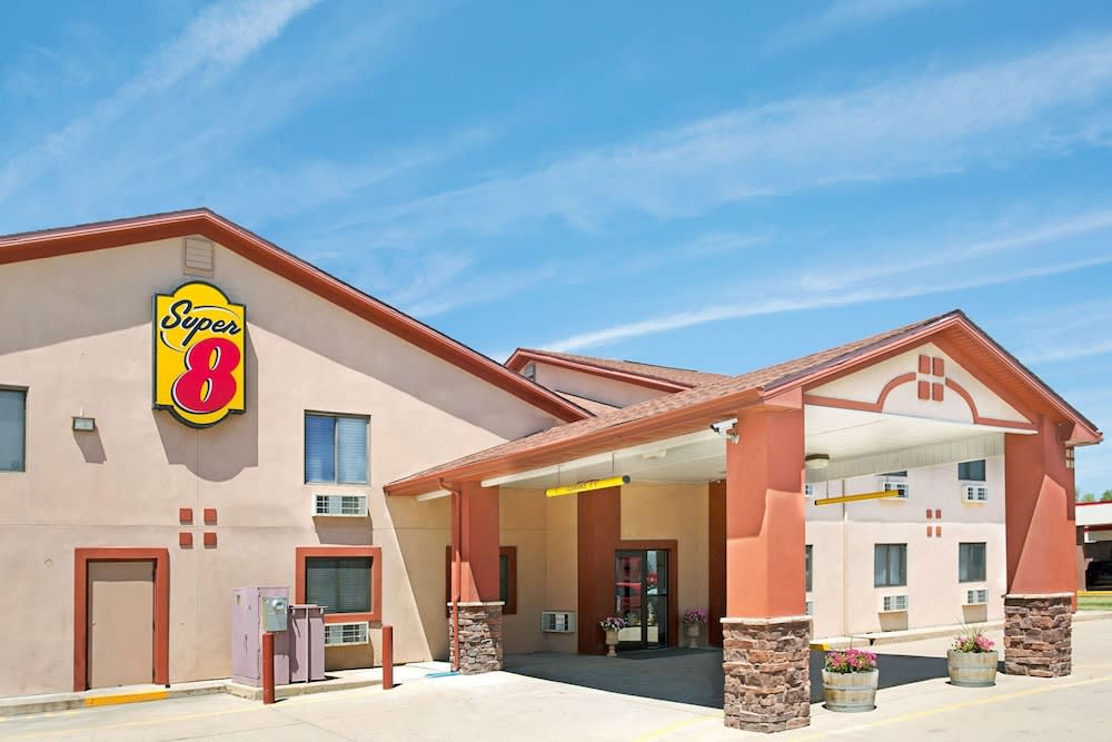 Super 8 by Wyndham Longmont/Del Camino 1