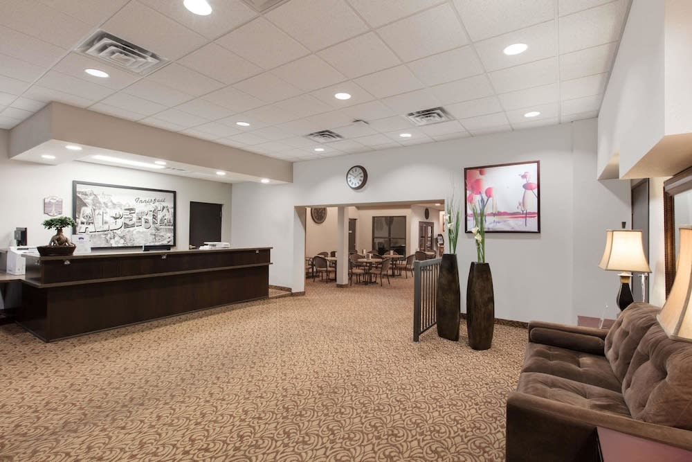 Super 8 by Wyndham Innisfail 2
