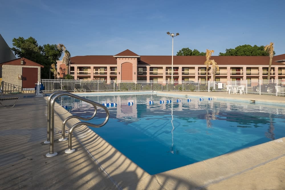 Red Roof Inn Virginia Beach-Norfolk Airport 1