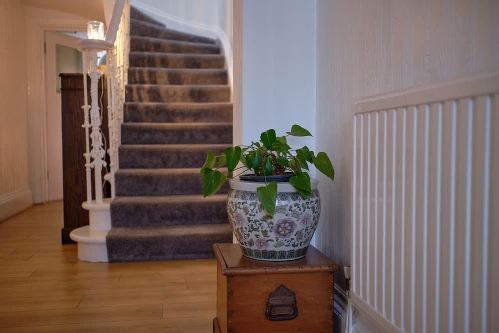 Ravenswood Guest House 2