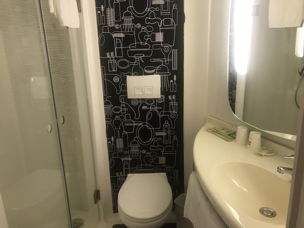 Ibis Shanghai Expo Dongming Road Metro Station 5