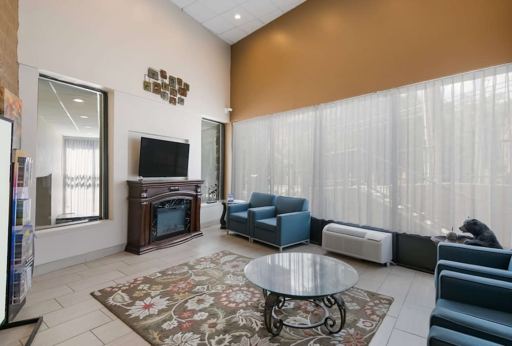 SureStay Plus Hotel by Best Western Gatlinburg 4