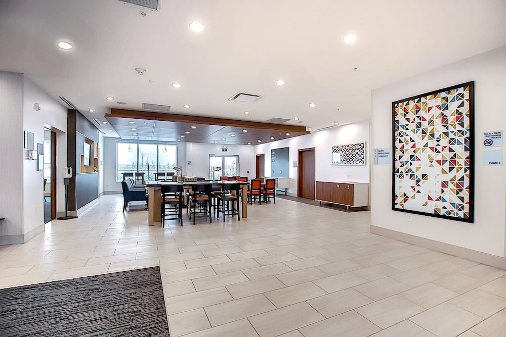 Holiday Inn Express & Suites CALGARY AIRPORT TRAIL NE by IHG 2