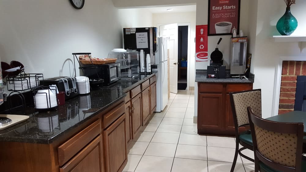 Econo Lodge Glade Springs I-81 2