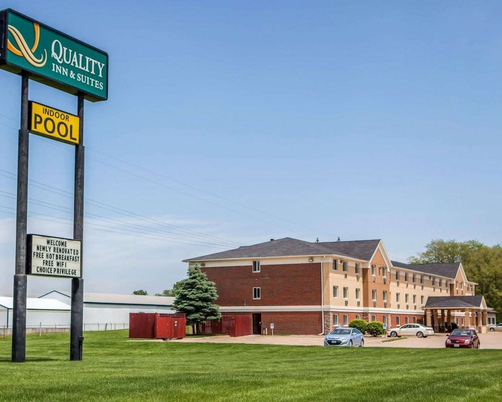 Quality Inn & Suites Davenport near I-80 1