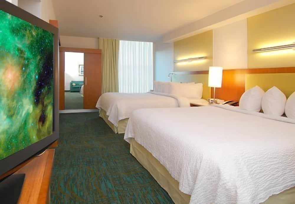 SpringHill Suites by Marriott Las Vegas North Speedway 5