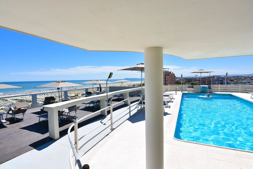 Waldorf Suite Hotel 1