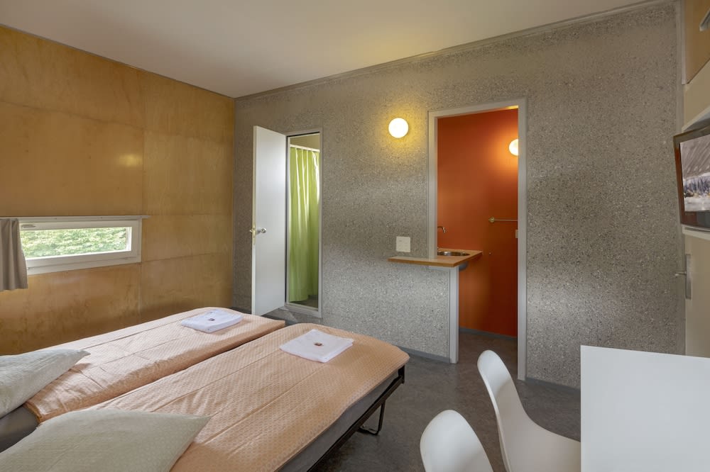 Lausanne Youth Hostel Jeunotel 5