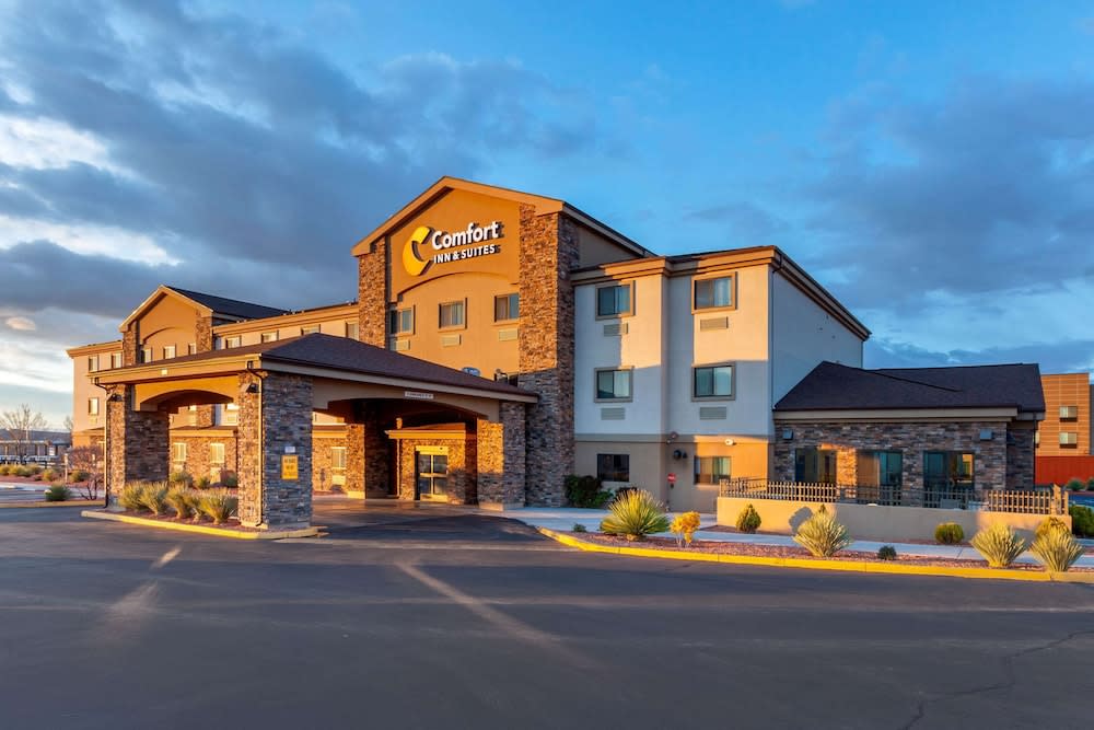 Comfort Inn & Suites Page at Lake Powell 1