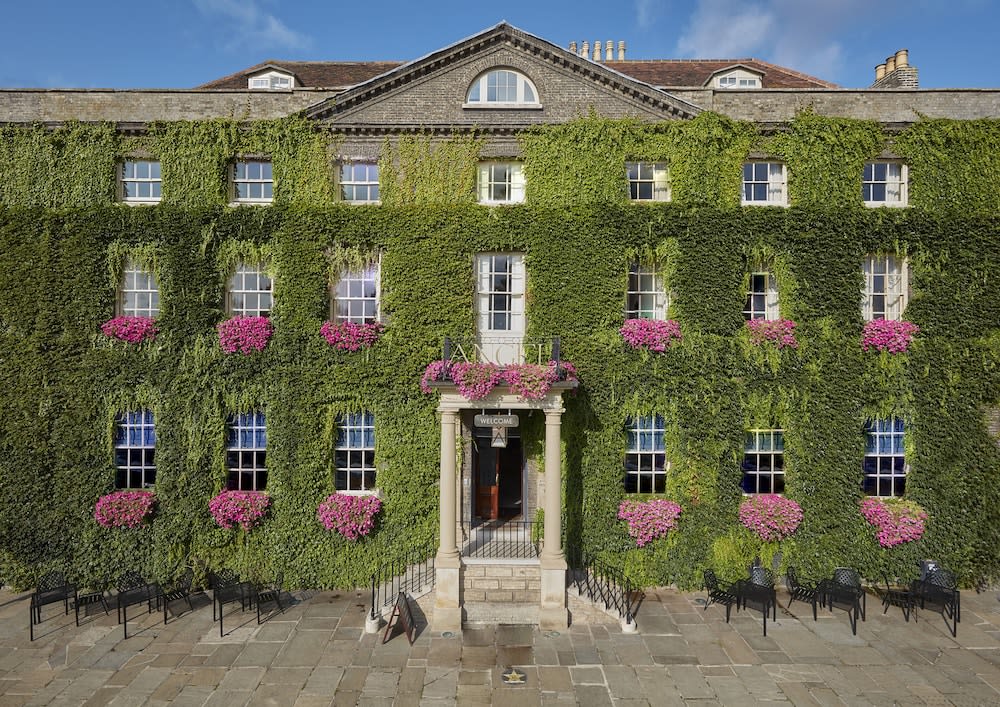 Angel Hotel 1