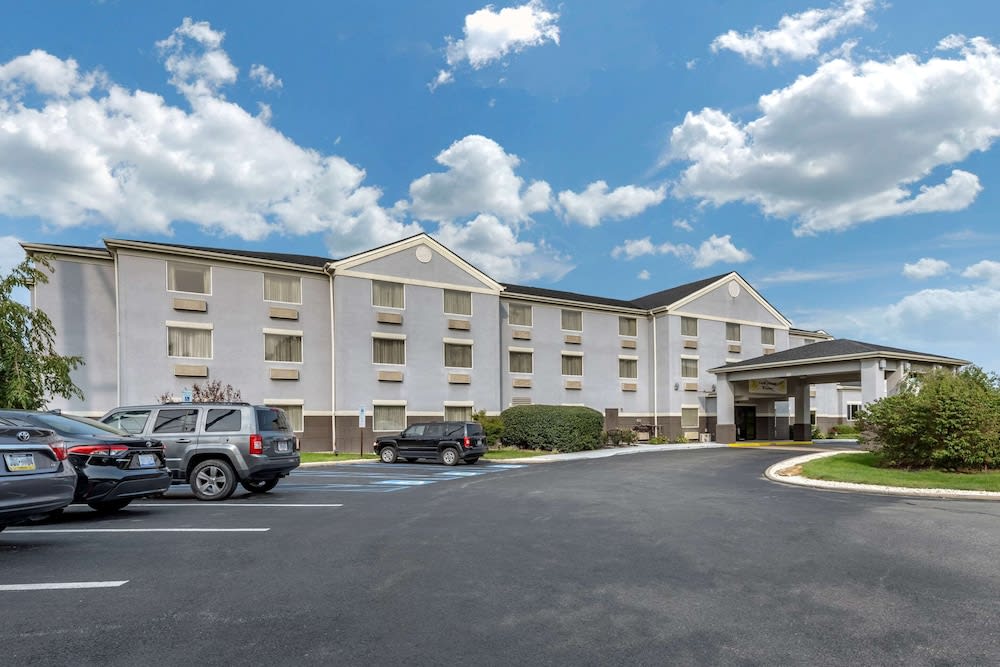 Comfort Inn & Suites Butler 1