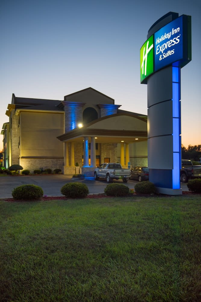 Holiday Inn Express & Suites WAUSEON by IHG 1