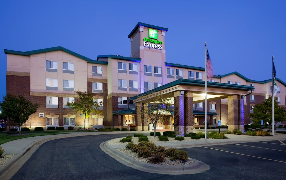 Holiday Inn Express & Suites Vadnais Heights by IHG 1